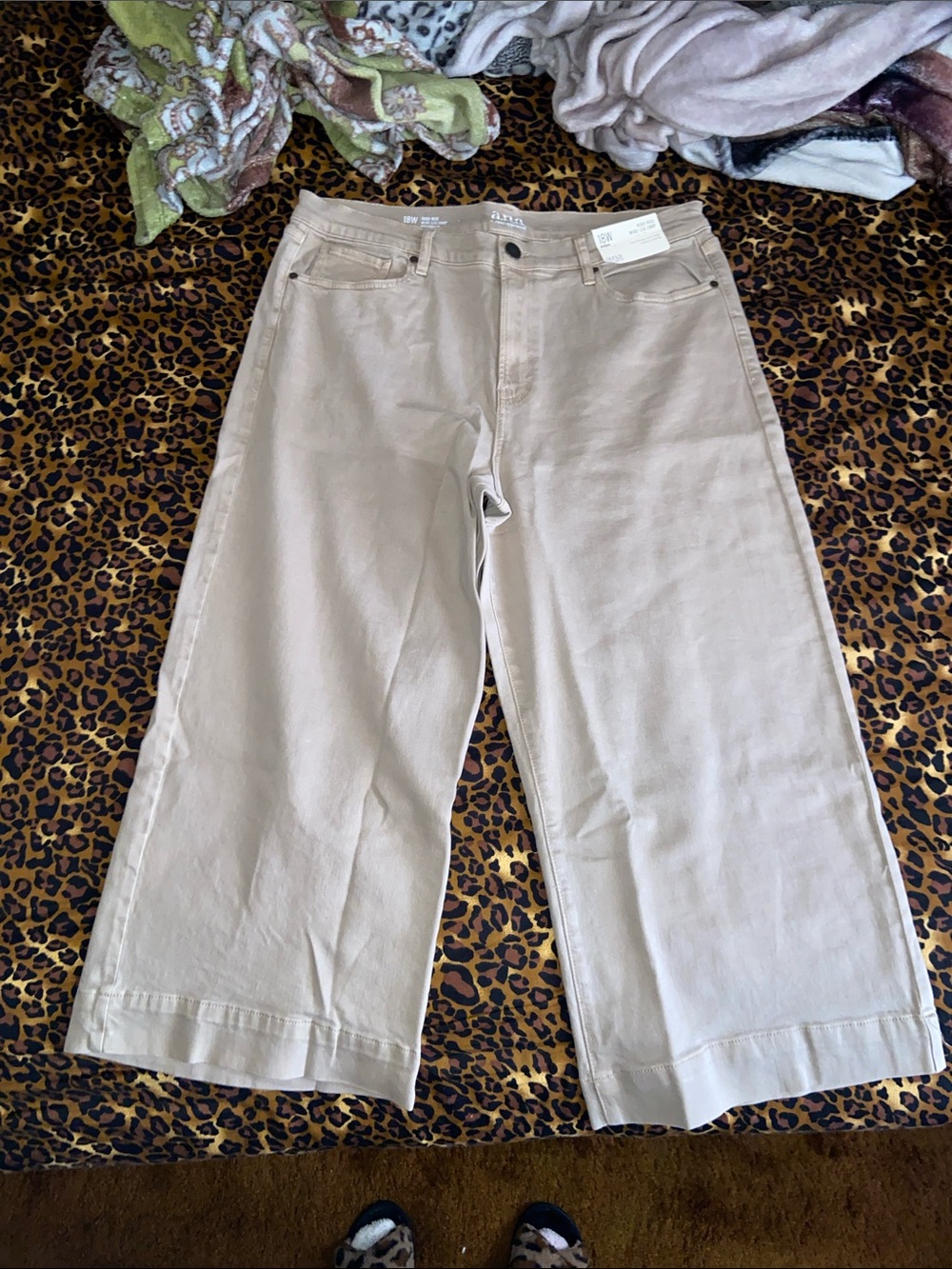 a.n.a Birchwood High-Rise Wide Leg Crop Jeans - Beige